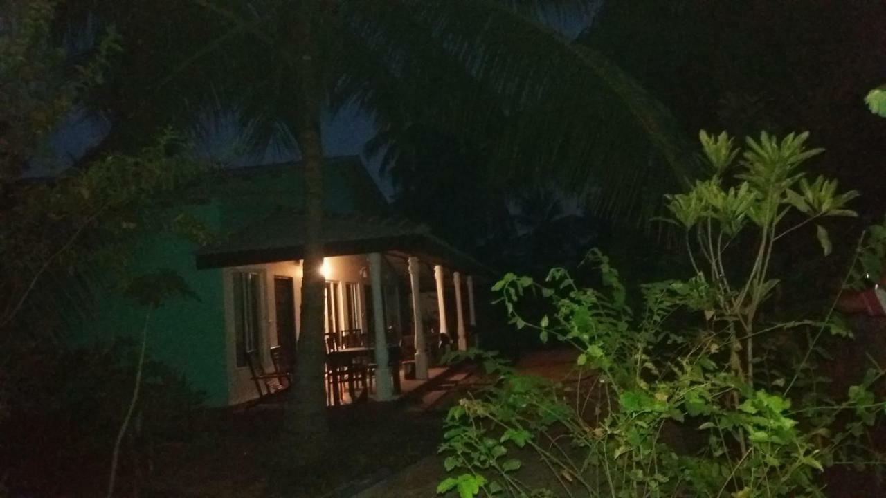 Theepan'S Home Nilaveli Exterior photo